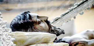 Crónica de Cuaresma y Semana Santa en Dos Hermanas (y IV) Santo Entierro