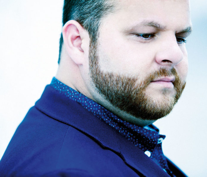 david-barrull-cantante-contra David Barrull