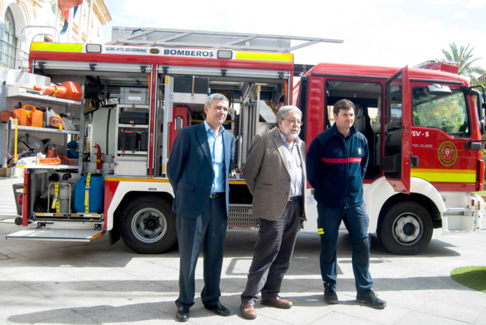 alcalde-camion-bomberos Parque de Bomberos de Dos Hermanas
