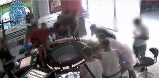 La Policía Nacional detiene a dos personas por estafa en un salón de juegos estafa