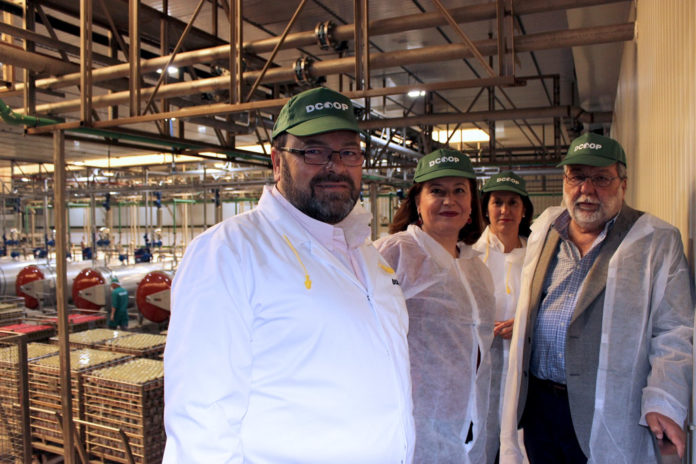 alcalde-consejeraagricultura-dcoop-visita Carmen Crespo