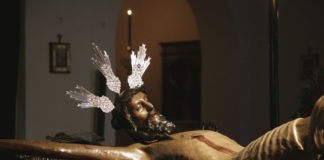 Vera Cruz procesiona con los faldones del paso de Cristo nuevos Vera Cruz