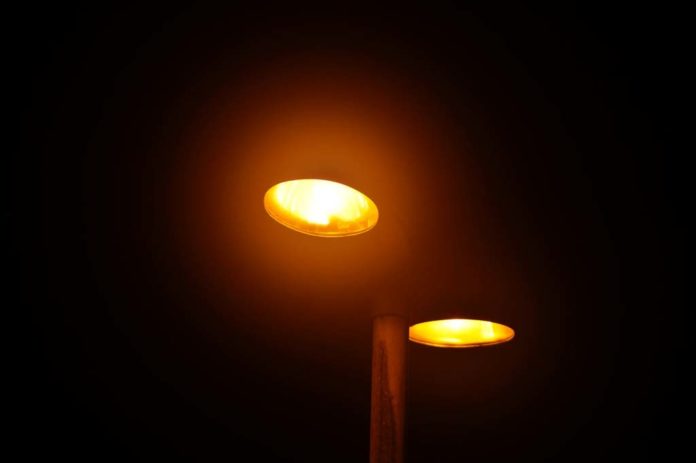 farola-luz-naranja contaminación lumínica