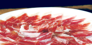 Se celebra la Feria del Jamón & la Gamba en la plaza del Arenal Feria del Jamón & la Gamba
