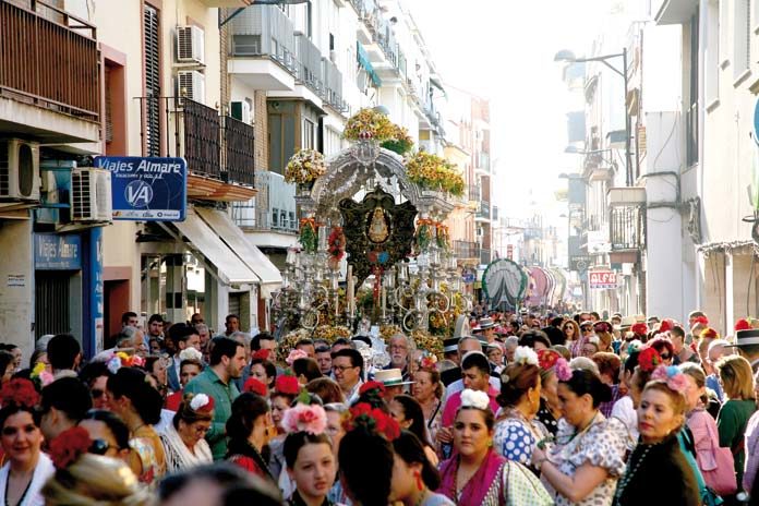 salida-romeria-rocio-simpecado La hermandad del Rocío