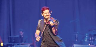 Strad, el violinista rebelde que no deja indiferente a nadie Strad