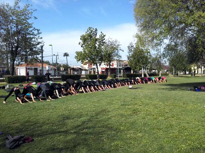 yoga-parque macro-clase de yoga