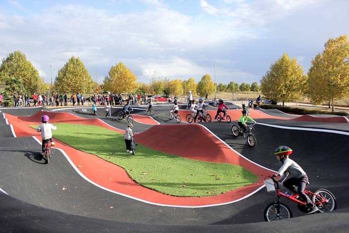skate y pump track
