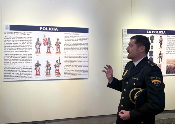 expo-policia-cc-la-almona la Policía Española
