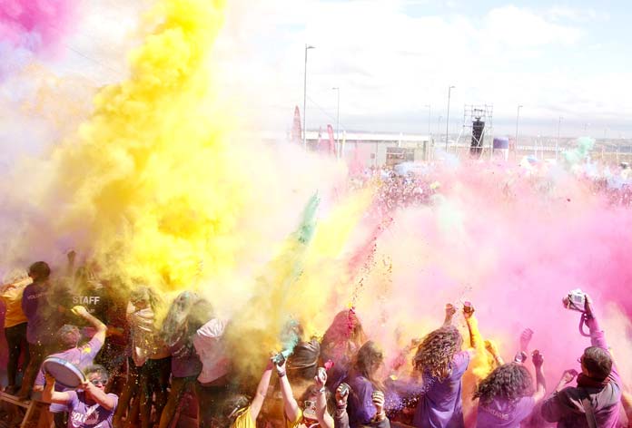 holi-colours Holi Dos Hermanas