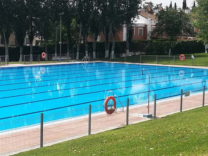 piscina-montequinto piscina municipal de verano de Montequinto