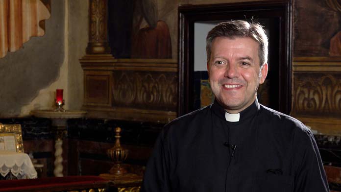 pregonero-valme-2020-dmanuelsanchezheredia sacerdote Manuel Sánchez
