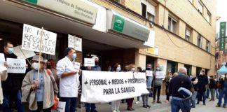 Concentración en el Centro de Salud Doña Mercedes por la Sanidad Pública Centro de Salud Doña Mercedes