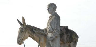Monumento al arriero en la Avenida Hermanos Rus Velázquez Monumento al arriero