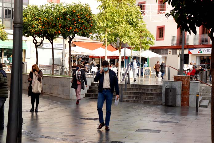 gente-mascarilla-plazalamina apertura de establecimientos