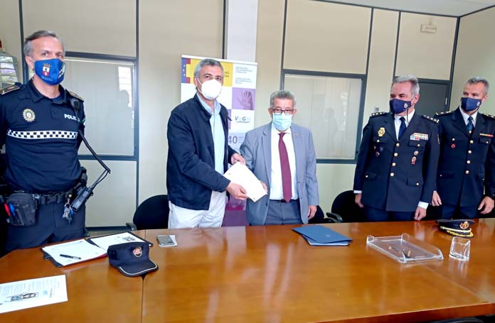 entrega-convenio-viogen-subdlegyamoran1 violencia de género en Dos Hermanas