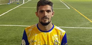 Miguel Ángel Acosta, capitán del primer equipo de la PD Rociera y entrenador Miguel Ángel Acosta