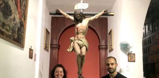 Mª Jesús Pérez y Marcos A. Moreno restauran el «Cristo Nuevo» de Vera-Cruz Mª Jesús Pérez y Marcos A. Moreno