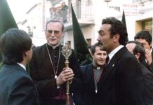 El arzobispo presidió la chicotá del Cautivo frente al Bar Amable Semana Santa