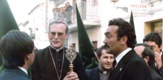 El arzobispo presidió la chicotá del Cautivo frente al Bar Amable Semana Santa