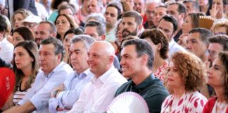 Baño de masas socialista en la Caseta Municipal acto pre-electoral