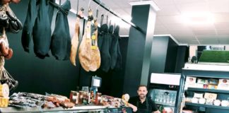 Javier Sevidane reabre su carnicería tras el aparatoso incendio Javier Sevidane